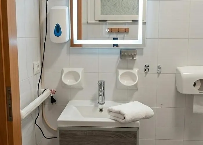 Isola Clara * بيبيوني